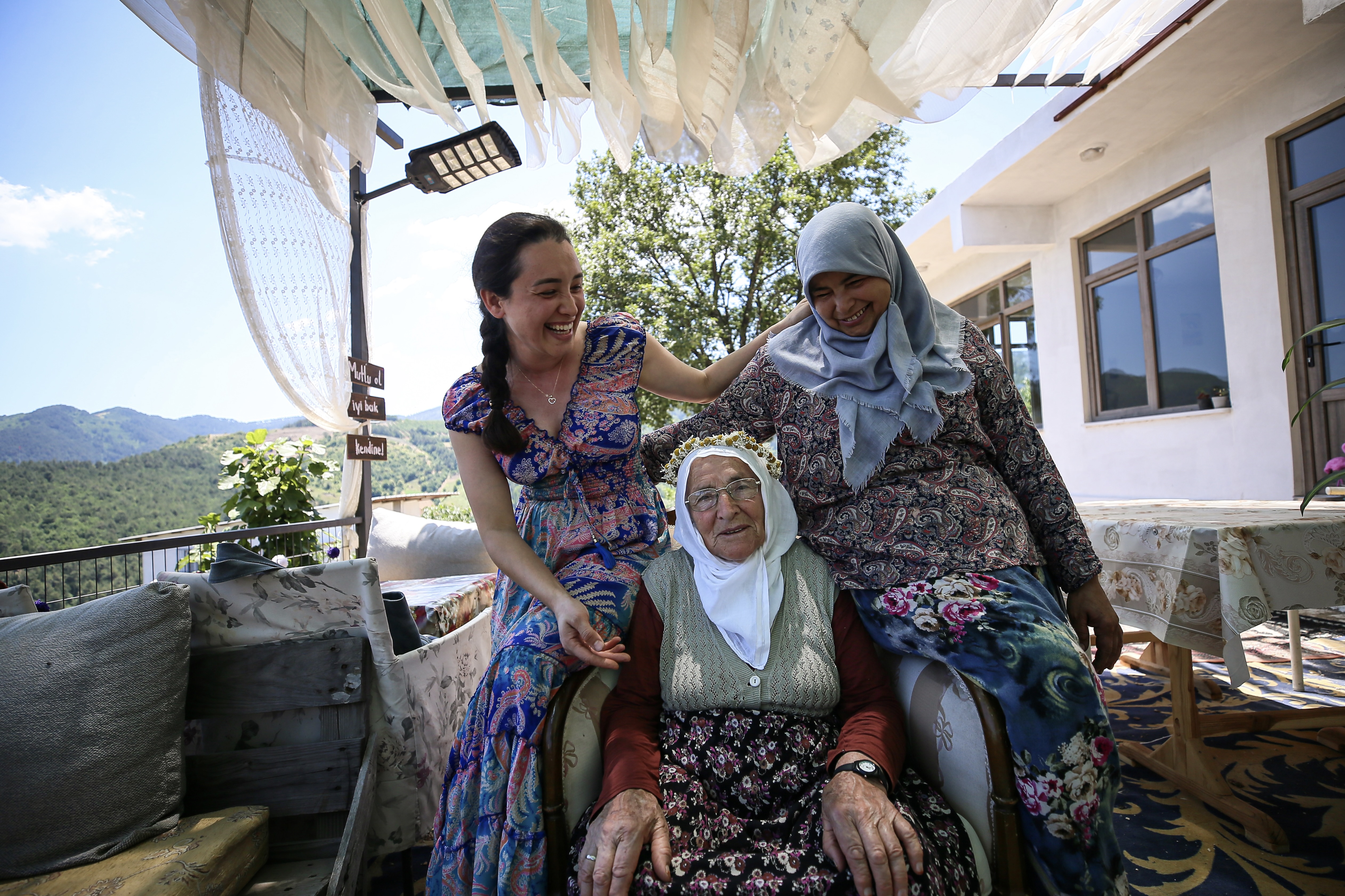 Ata toprağına sahip çıkmak için doğduğu köye kahvaltı evi açtı