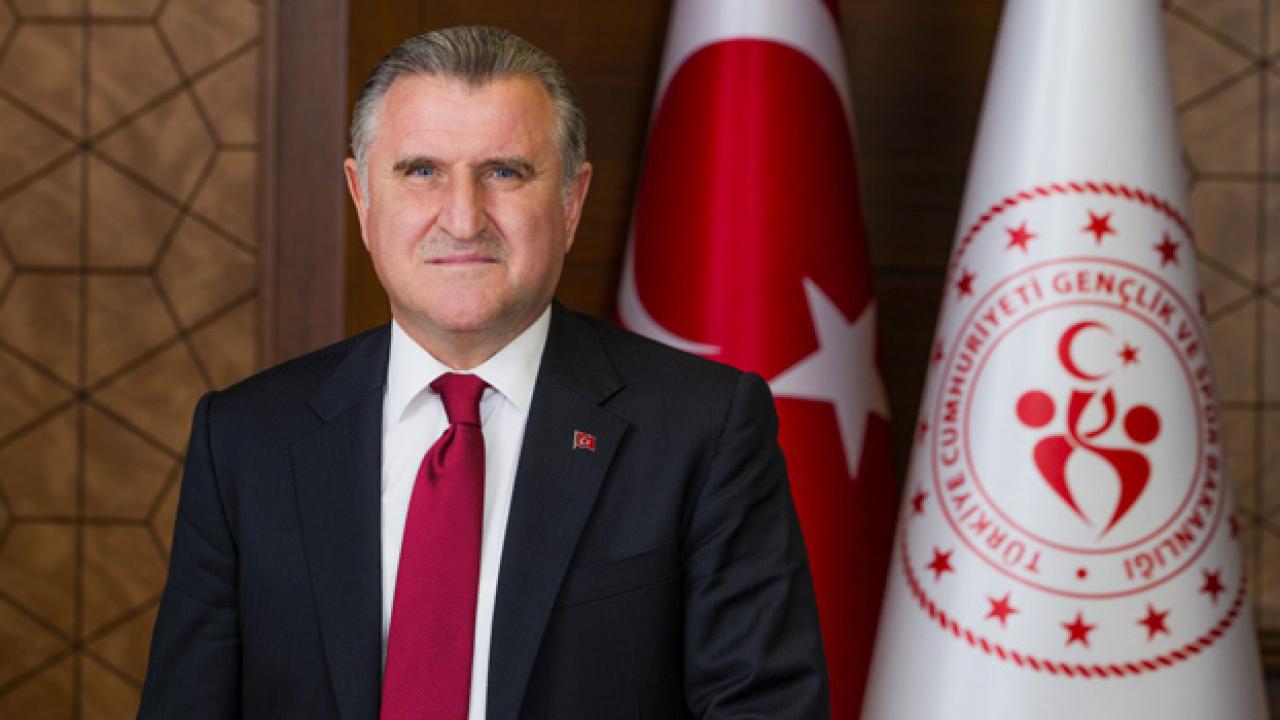 Bakan Bak, dünya şampiyonasında 50 madalya alan milli özel sporcuları kutladı