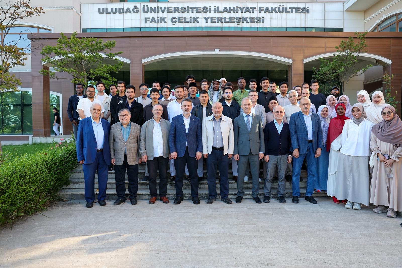 Başkan Vekili Şahin Biba, bayram sabahı öğrencilerle buluştu