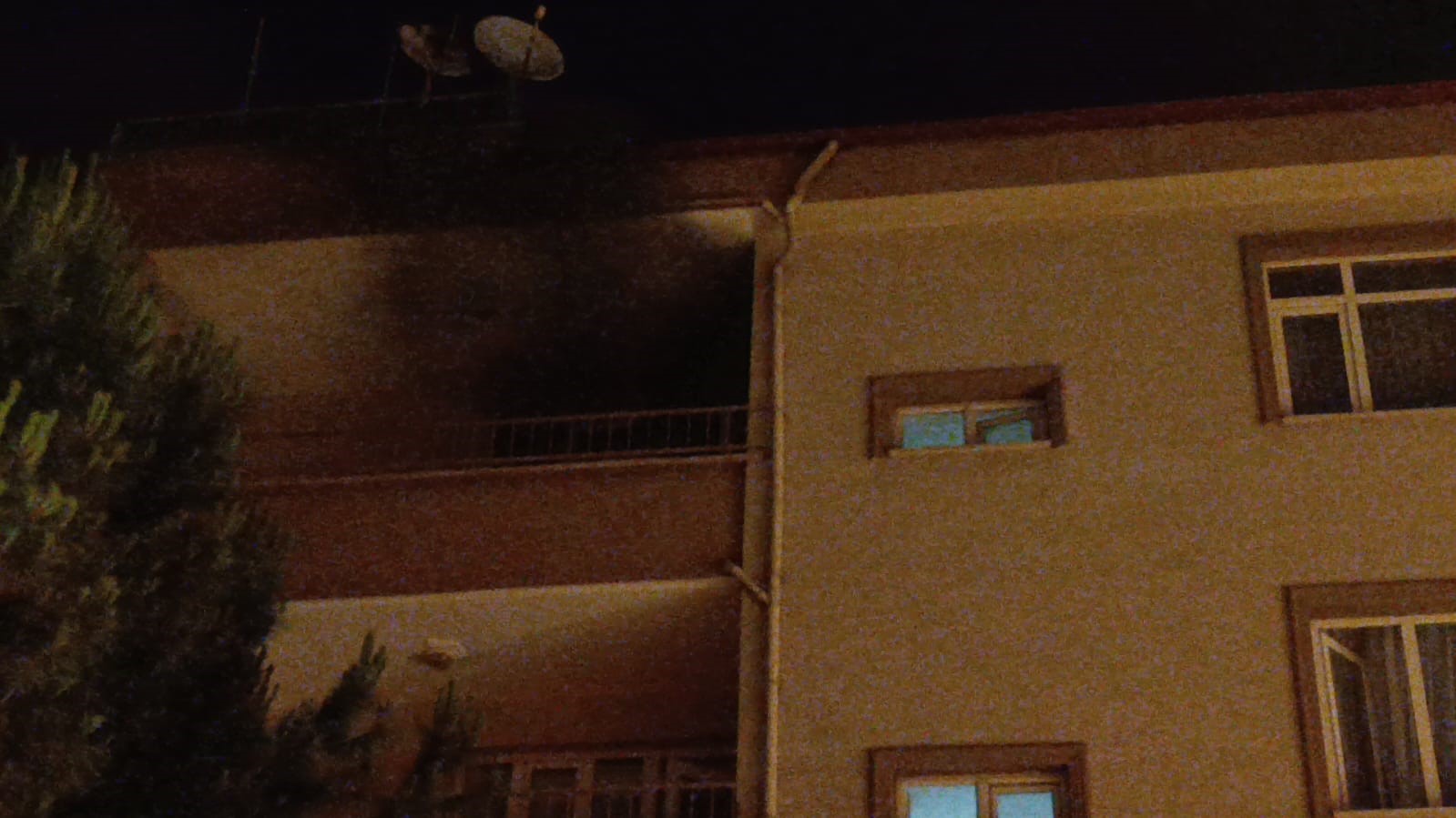 Bursa'da apartman dairesinde çıkan yangın paniğe neden oldu