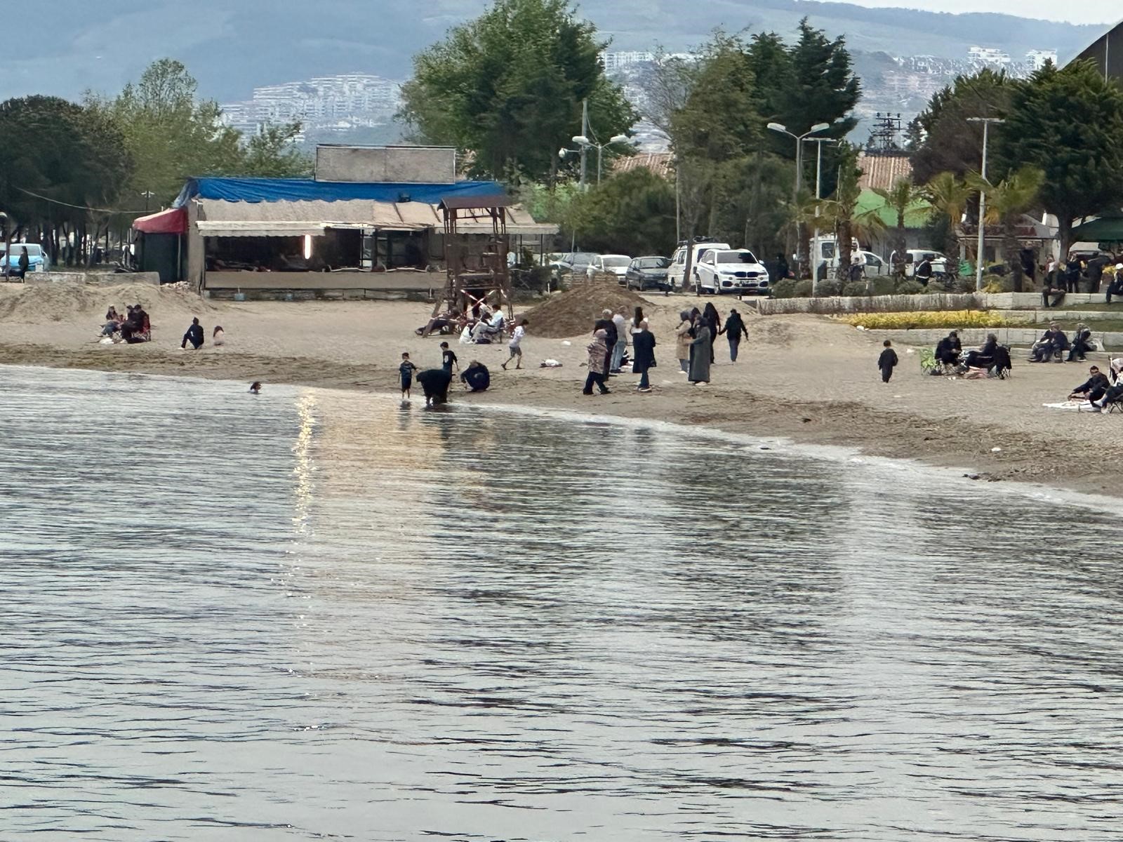 Bursa'da deniz suyu ısınmadı ama yüzme sezonu açıldı
