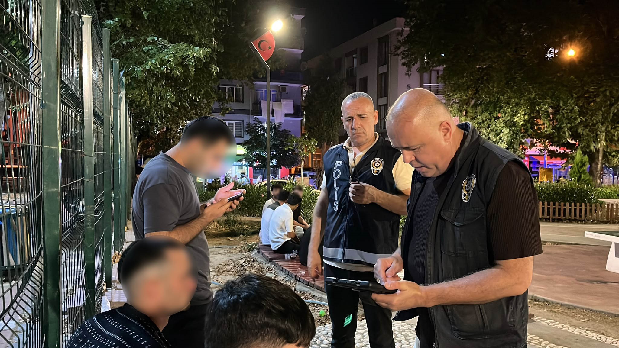 Bursa'da iki ilçe abluka altına alındı: Polis kuş uçurtmadı