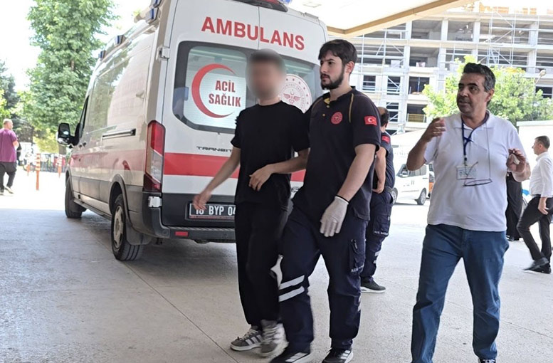 Bursa'da sınavda rahatsızlanan genç ambulansla hastaneye sevk edildi