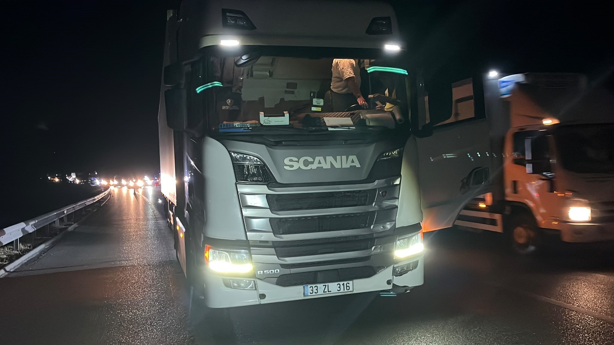 Bursa'da Zincirleme Facia: Tırın Çarptığı Yayayı Otomobil Ezdi