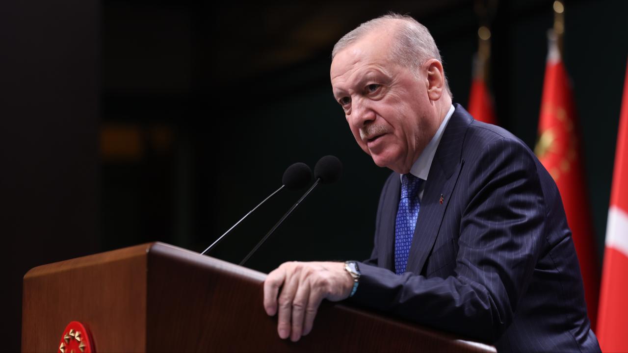 Cumhurbaşkanı Erdoğan: Rakiplerimiz koltuk kavgası veriyor, biz Türkiye'yi geleceğe hazırlıyoruz