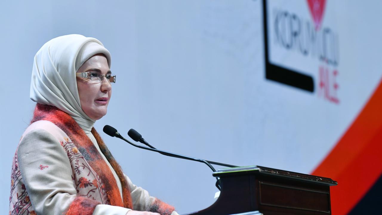 Emine Erdoğan: 9 bin 277 koruyucu ailemiz, 11 bin 22 çocuğumuzu baş tacı ediyor