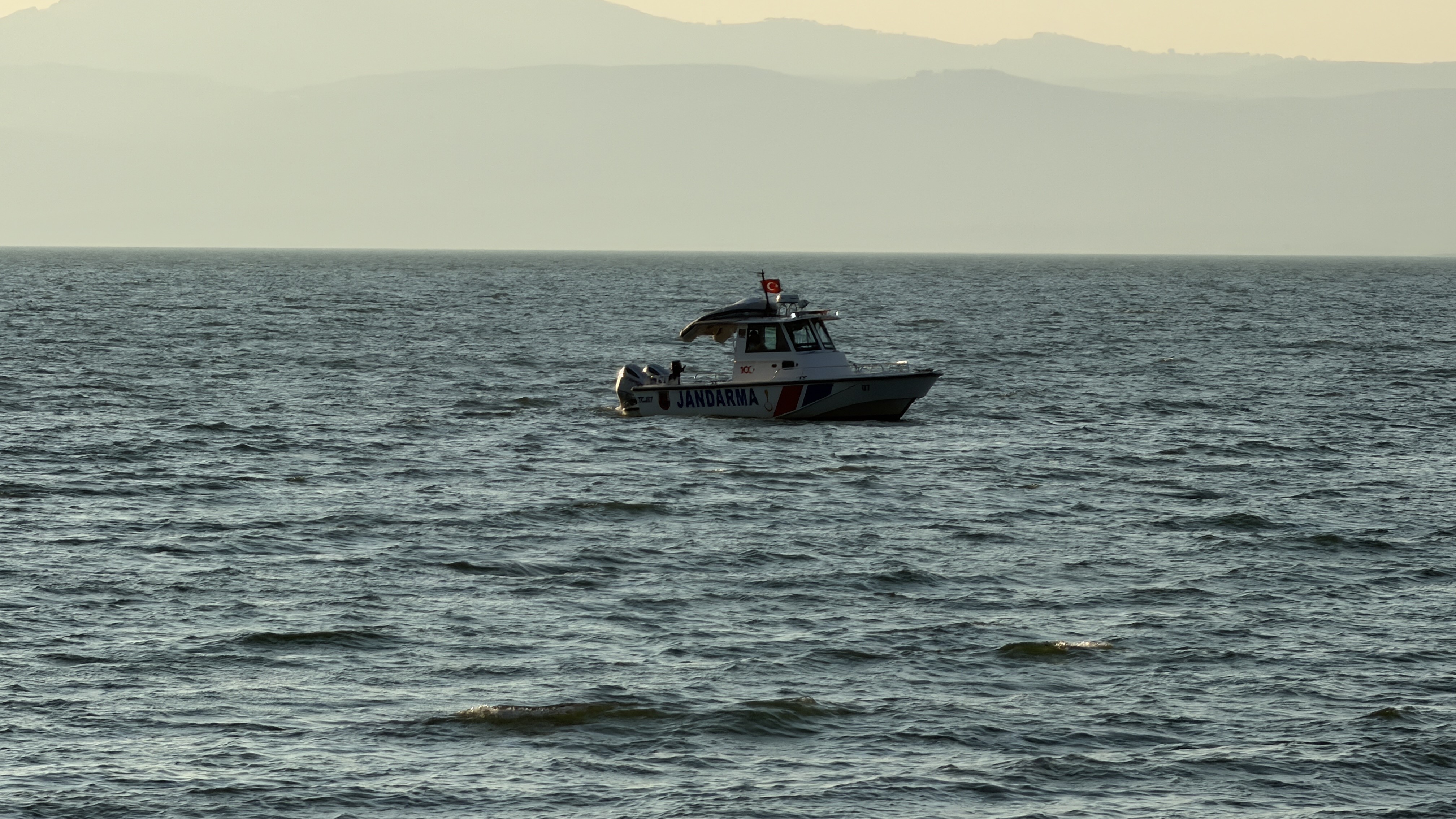 İznik Gölü'nde akıntıya kapılan emekli polis hayatını kaybetti, oğlu kurtarıldı