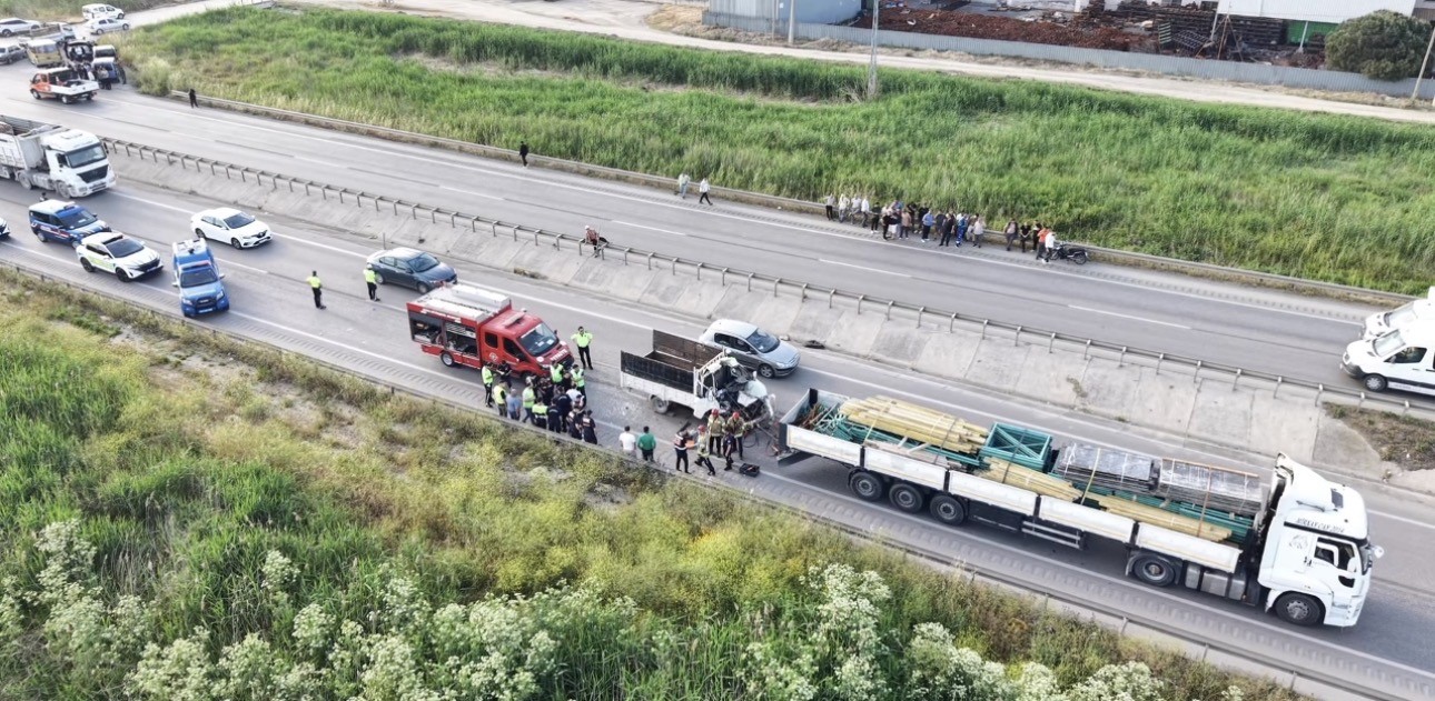 Karacabey’de feci kaza: Kamyon sürücüsü hayatını kaybetti