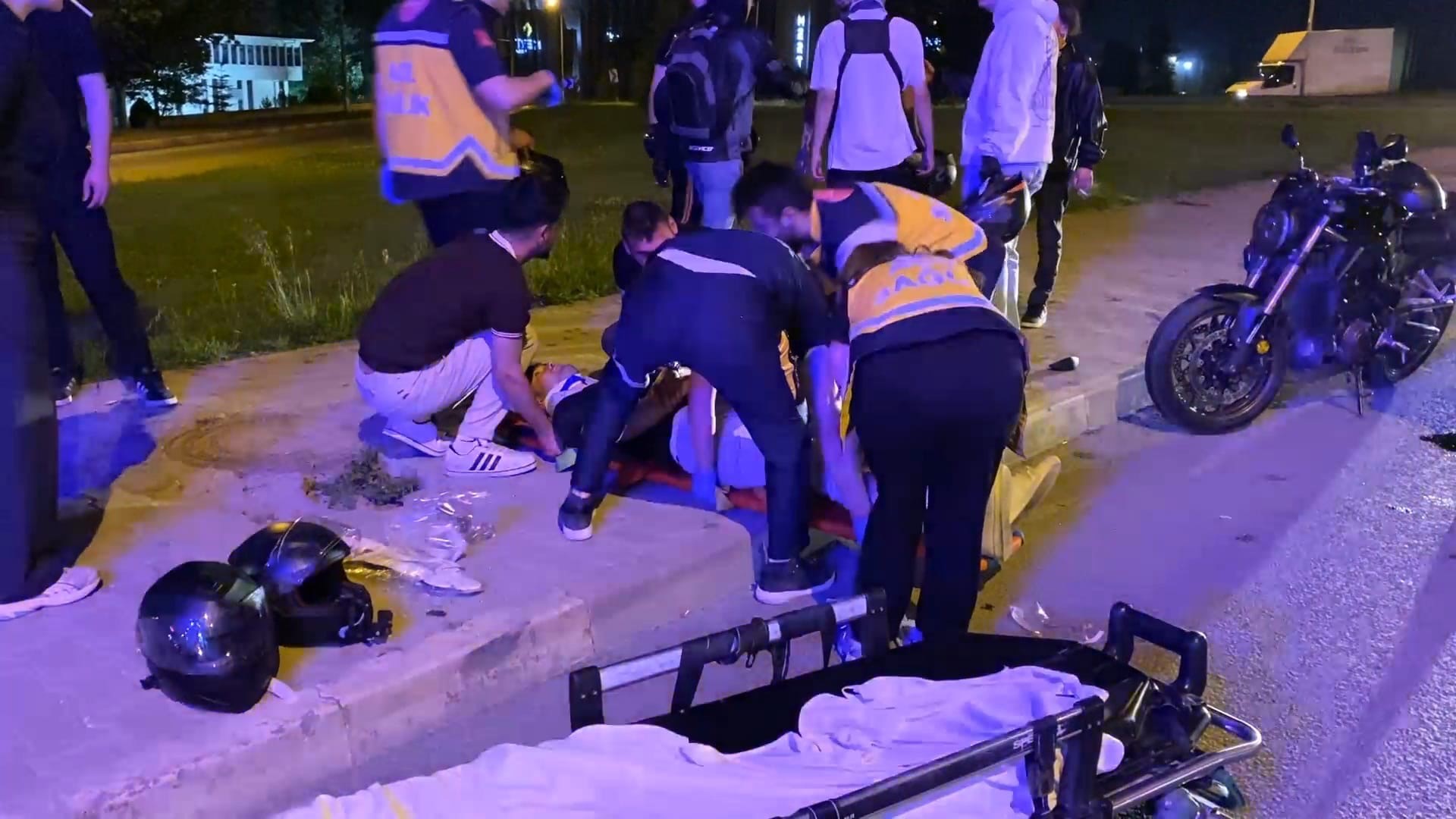 Kontrolden Çıkan Motosiklet İki Motosiklete Çarptı: 3 Yaralı