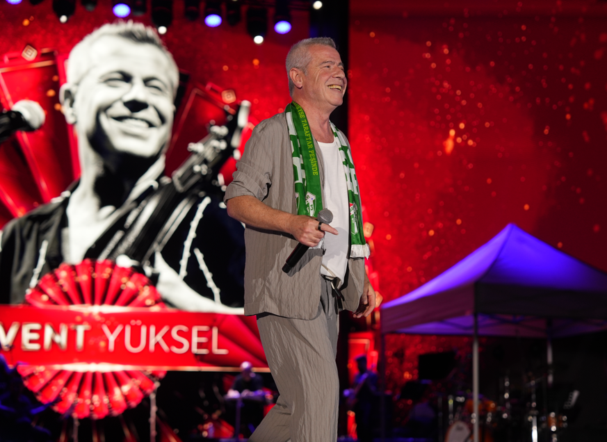 Levent Yüksel Bursa Kültür Yolu Festivali’nde Hafızalara Kazınan Şarkılarını Seslendirdi