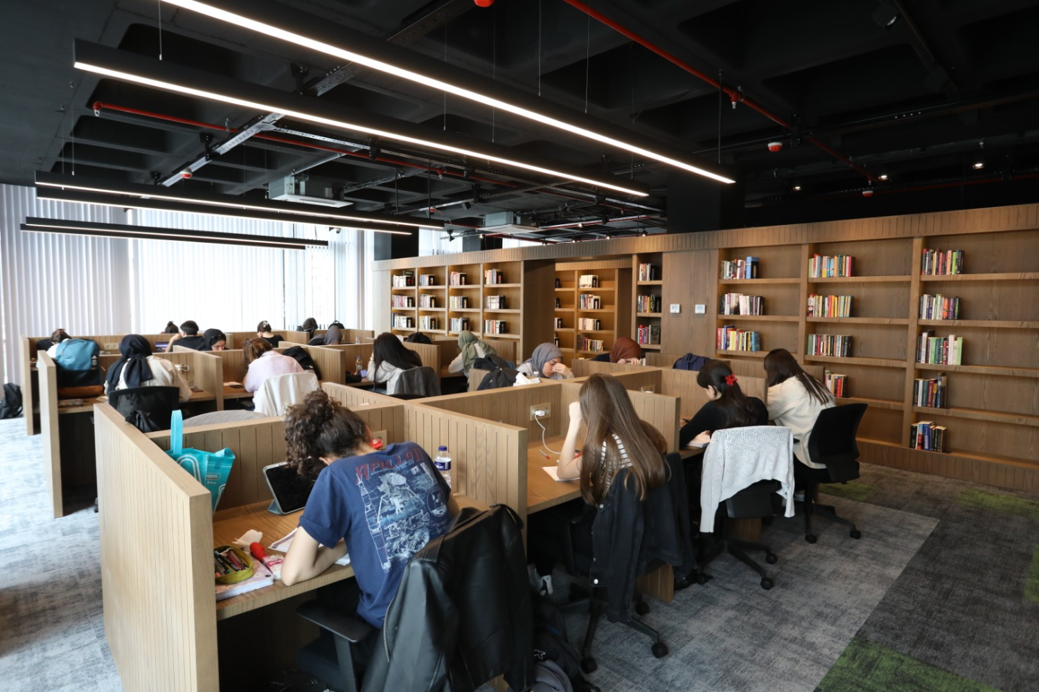 Nöbetçi Kitaphaneler İnegöl’de 7’den 77’ye Her Yaşa Hitap Ediyor