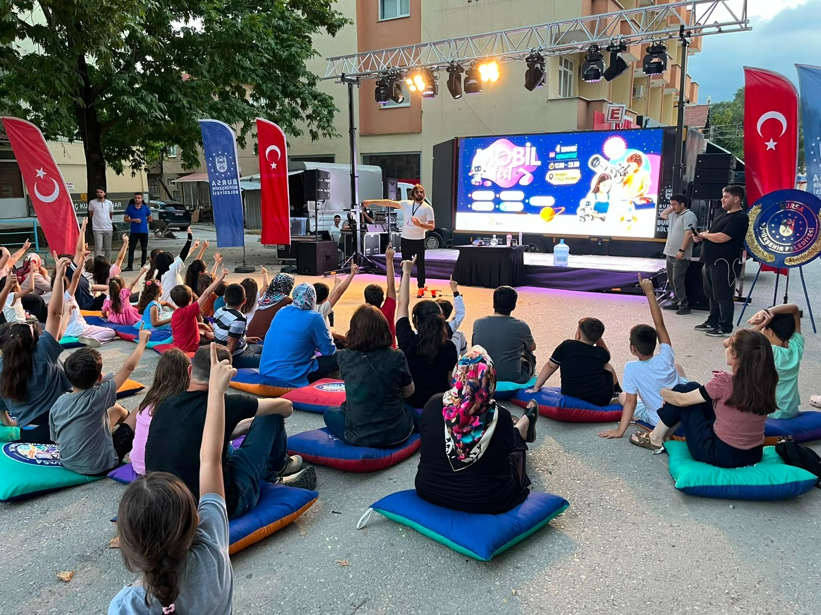 Orhaneli'de MobilFest ile bilim dolu gece