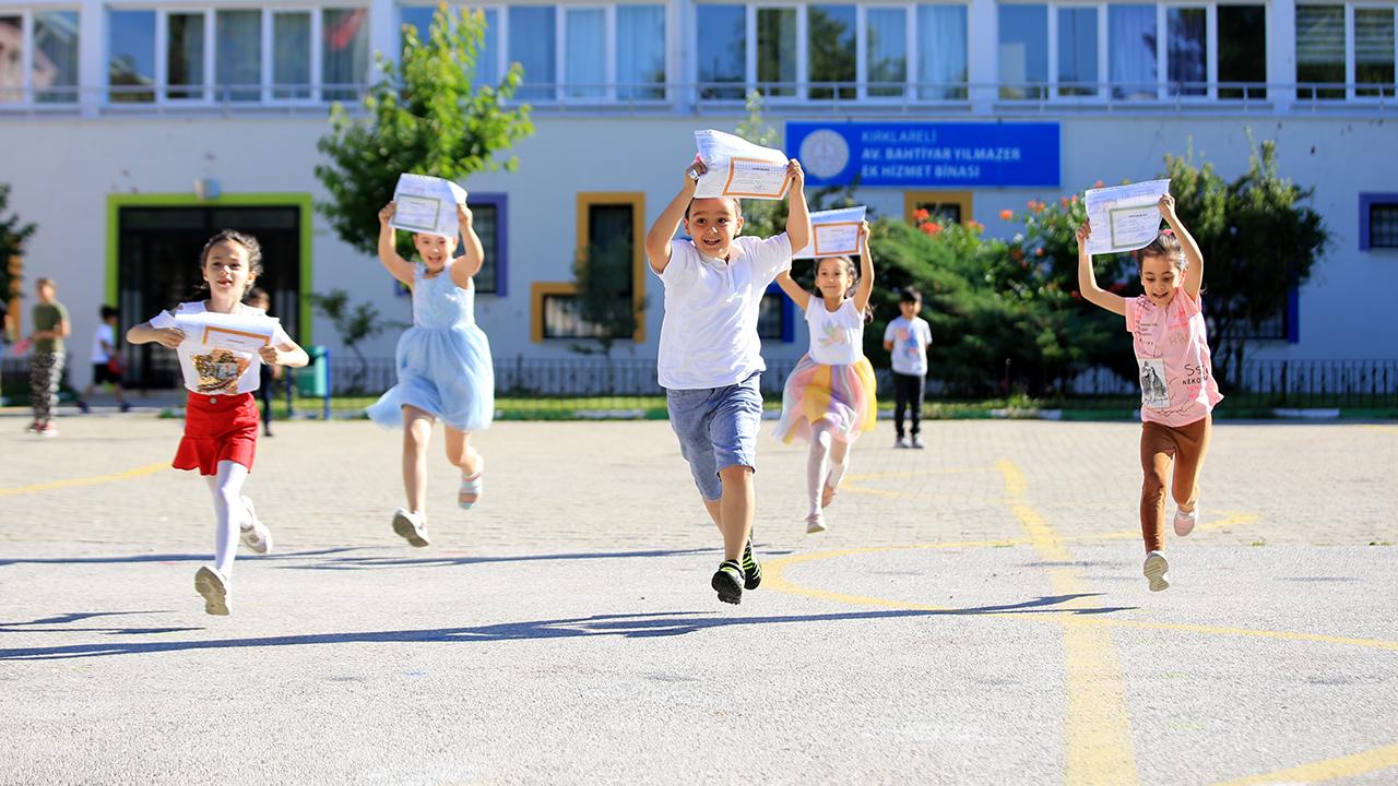 Yaklaşık 18 milyon öğrenci cuma günü karne heyecanı yaşayacak