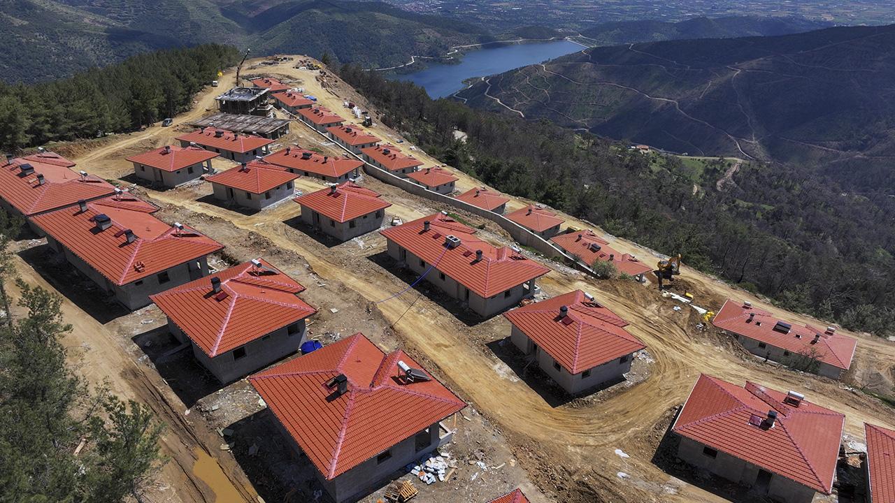 Yanan köyler yeniden kuruluyor: 138 ev teslime hazır