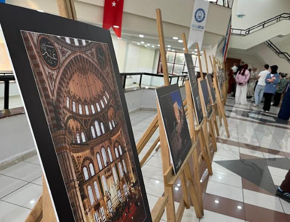 Yıldırımlı Fotoğrafçılardan ‘Tarihi’ Çekim