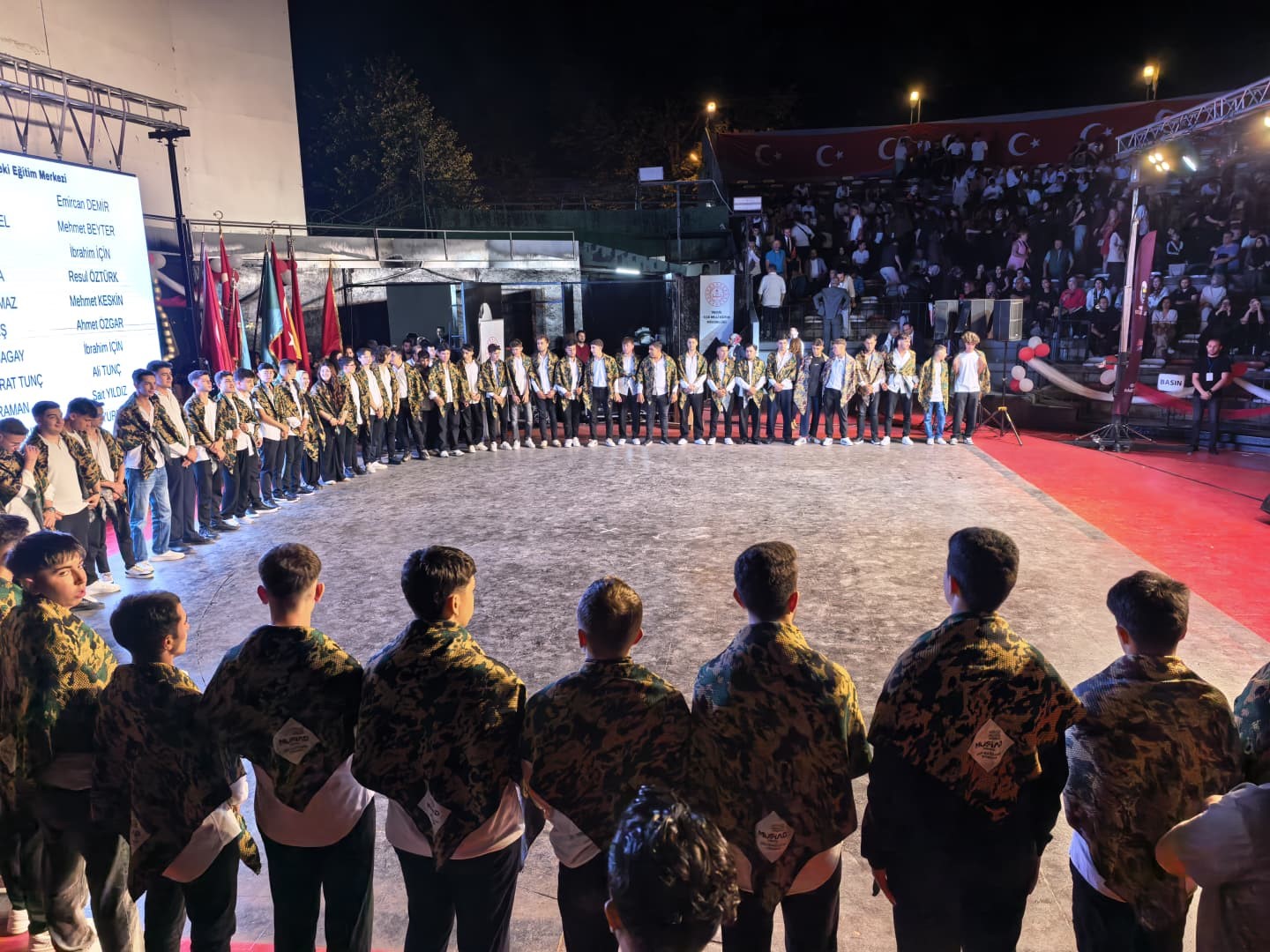 1100 yıl önceki gelenekle mezun oldular