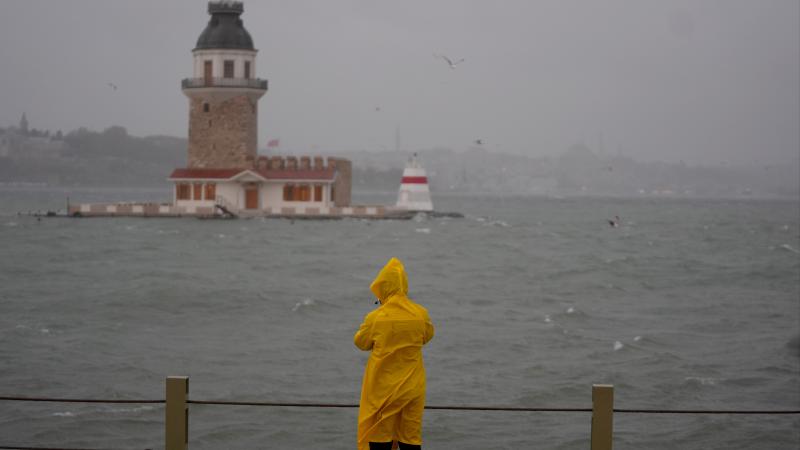 13 il için sarı uyarı: Fırtına ve yağış geliyor