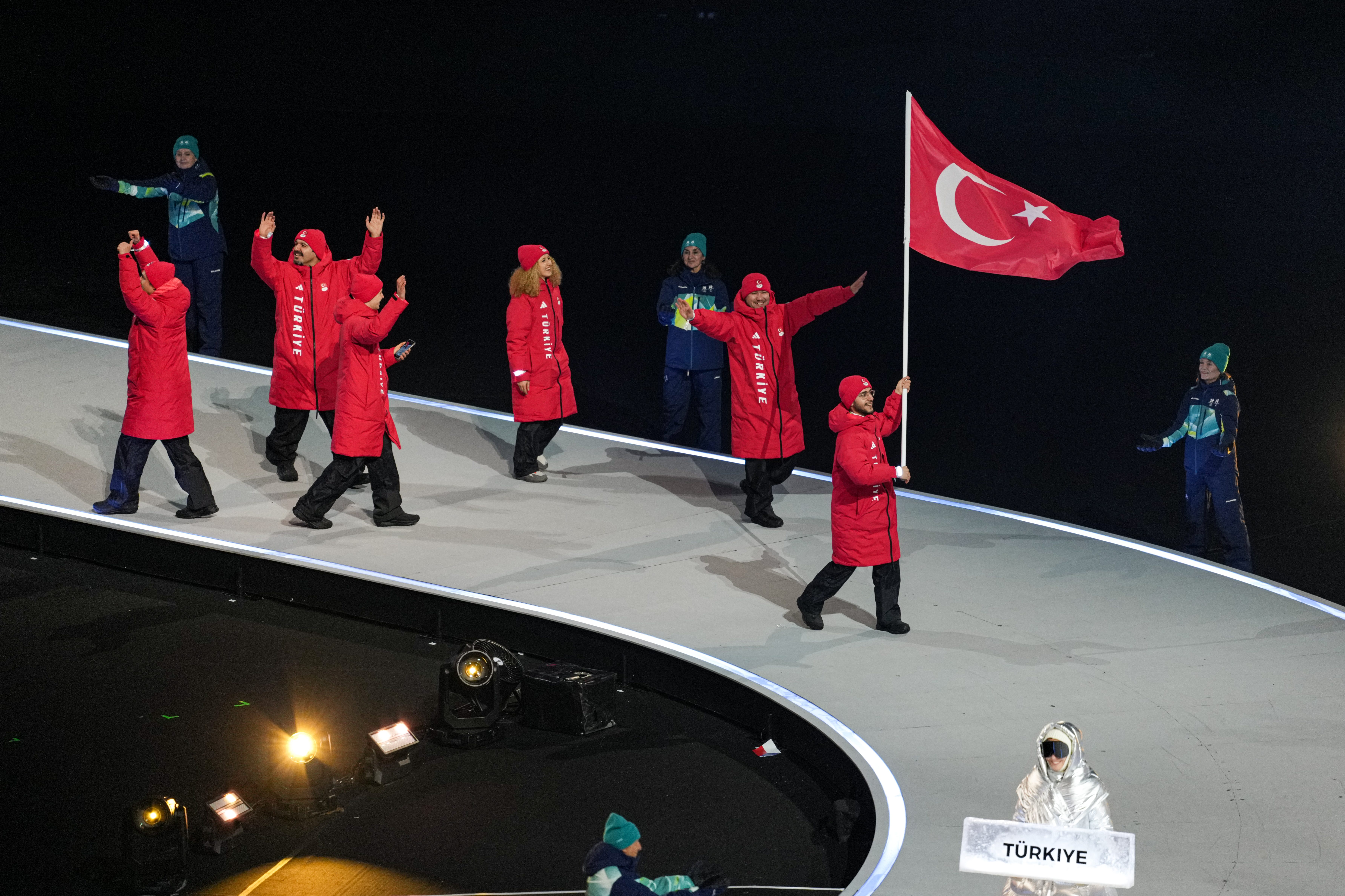 86 milyonluk Türkiye sadece 8 sporcu ile temsil ediliyor