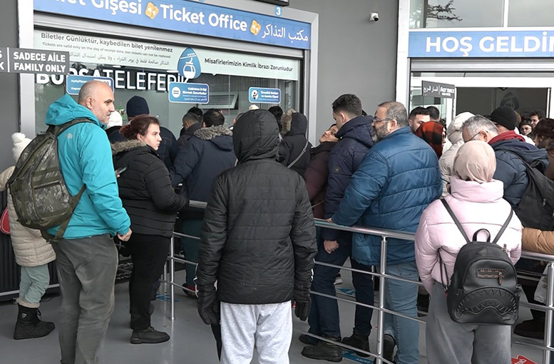 Uludağ a  çıkmak için 500 metreyi aşan kuyruk