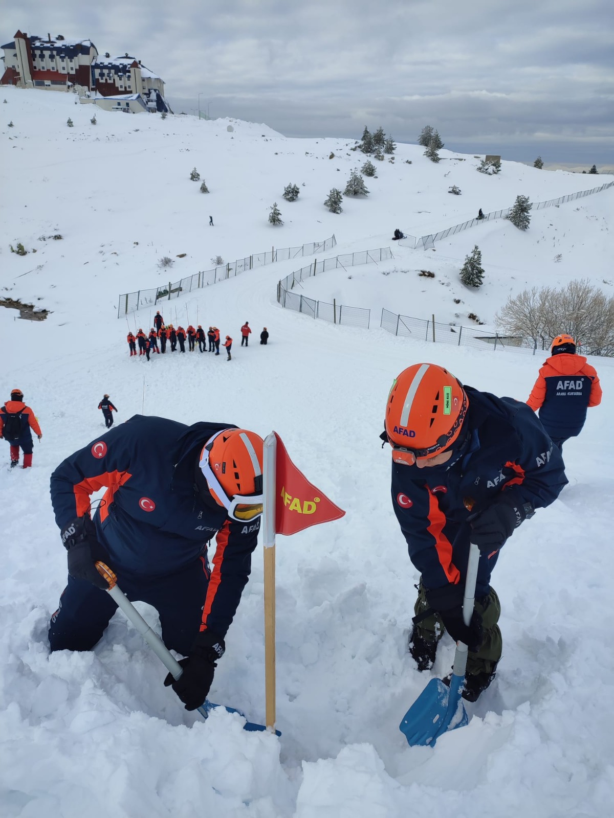 AFAD, Uludağ'da kış şartlarında arama ve kurtarma eğitimi düzenledi