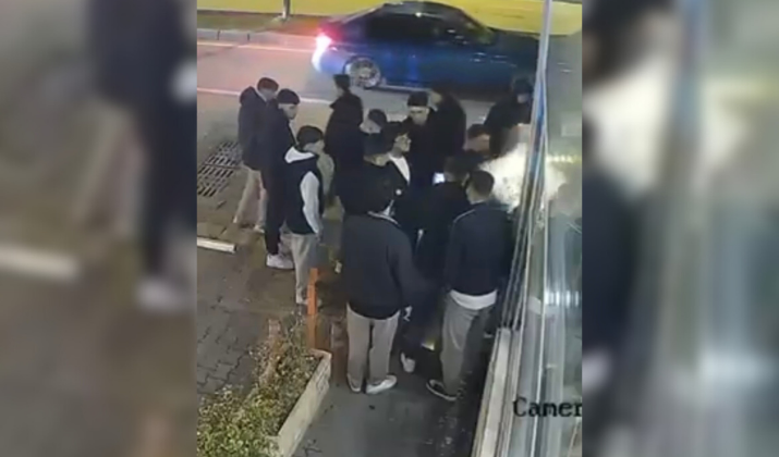 Aniden yumruk attı, ortalık meydan muharebesini aratmadı