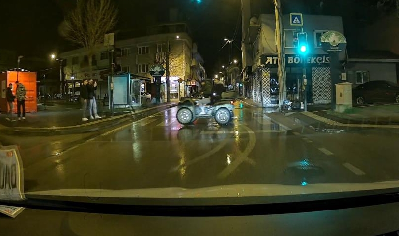 ATV ile drift atan gençler kazaya davetiye çıkardı!
