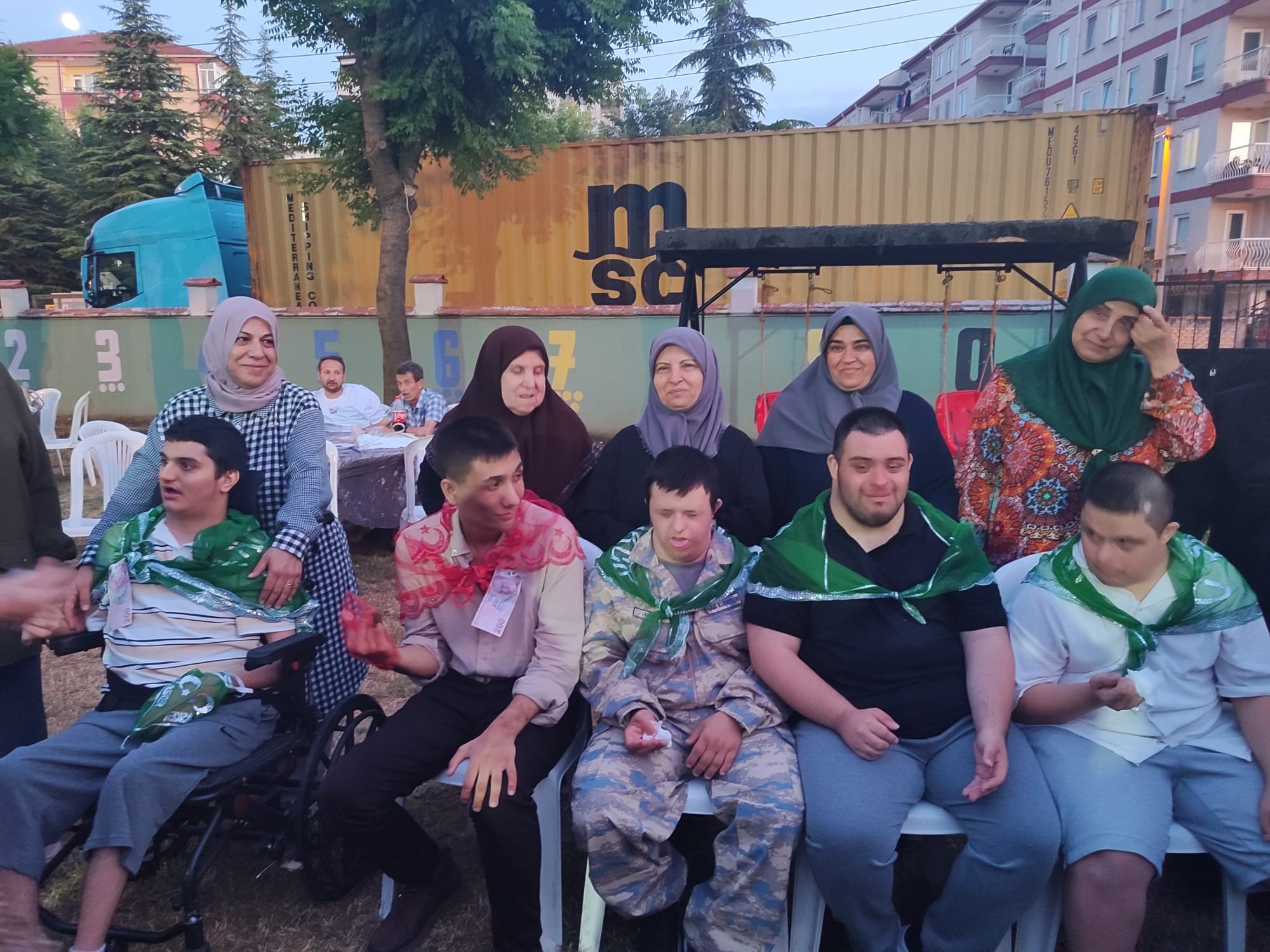 Babaannenin dileği gerçek oldu: İnegöl'de Özel Bireylere Unutulmaz Asker Eğlencesi