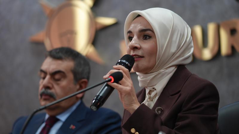 Bakan Göktaş: Biz turist gibi belirli günlerde deprem bölgesine gitmiyoruz