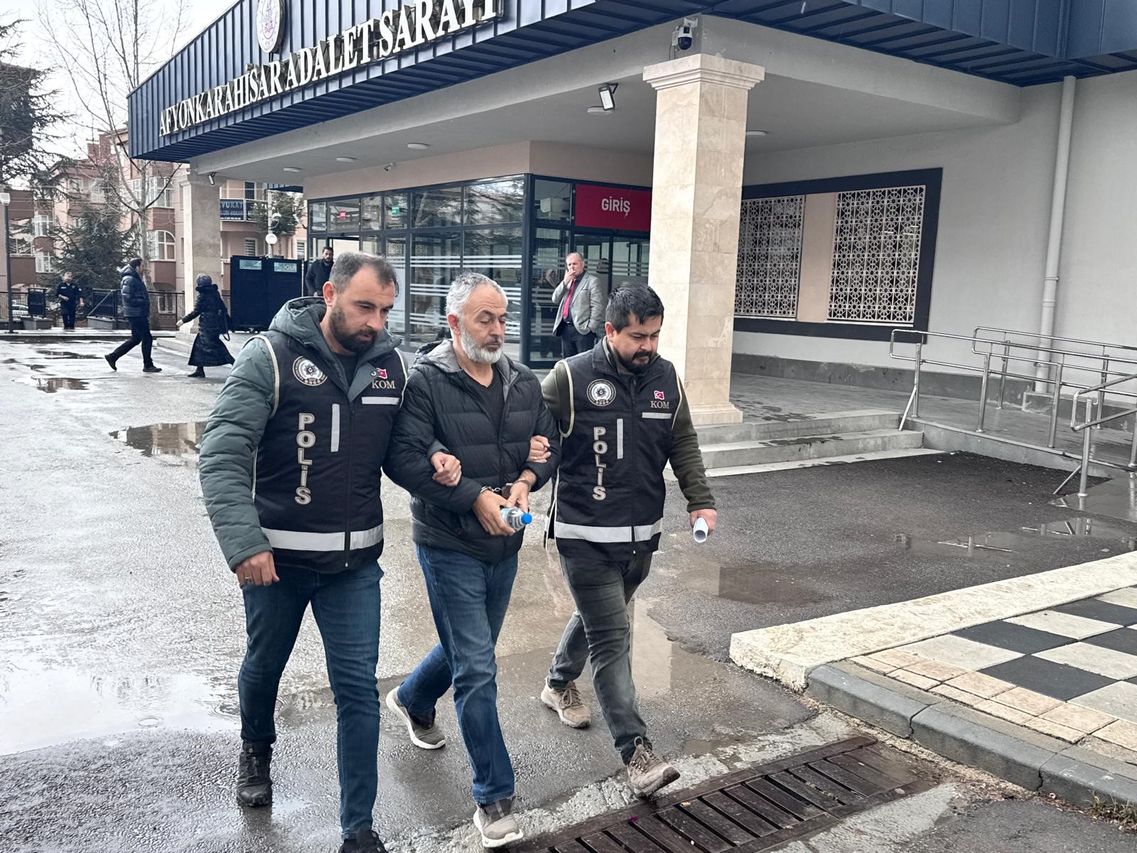 Bakan Gürlek'in tapu kayıtlarını sorgulayan tapu müdürü tutuklandı