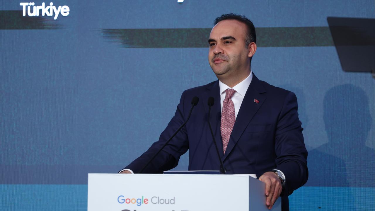 Bakan Kacır: 15 milyar dolarlık yıllık ticaret hedefine ulaşmamızı sağlayacak adımlar atmaya devam edeceğiz