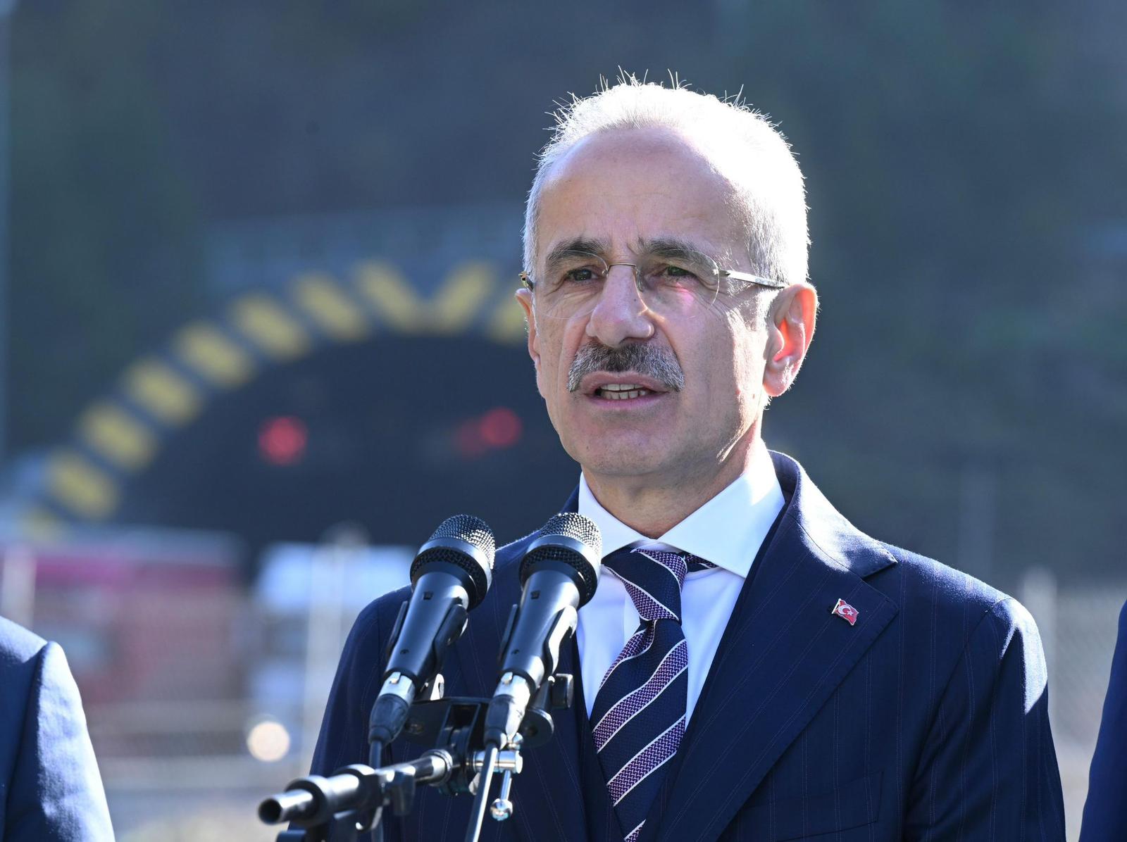 Bakan Uraloğlu: Karadeniz'de petrol tankerinin İDA ile vurulduğunu düşünüyoruz