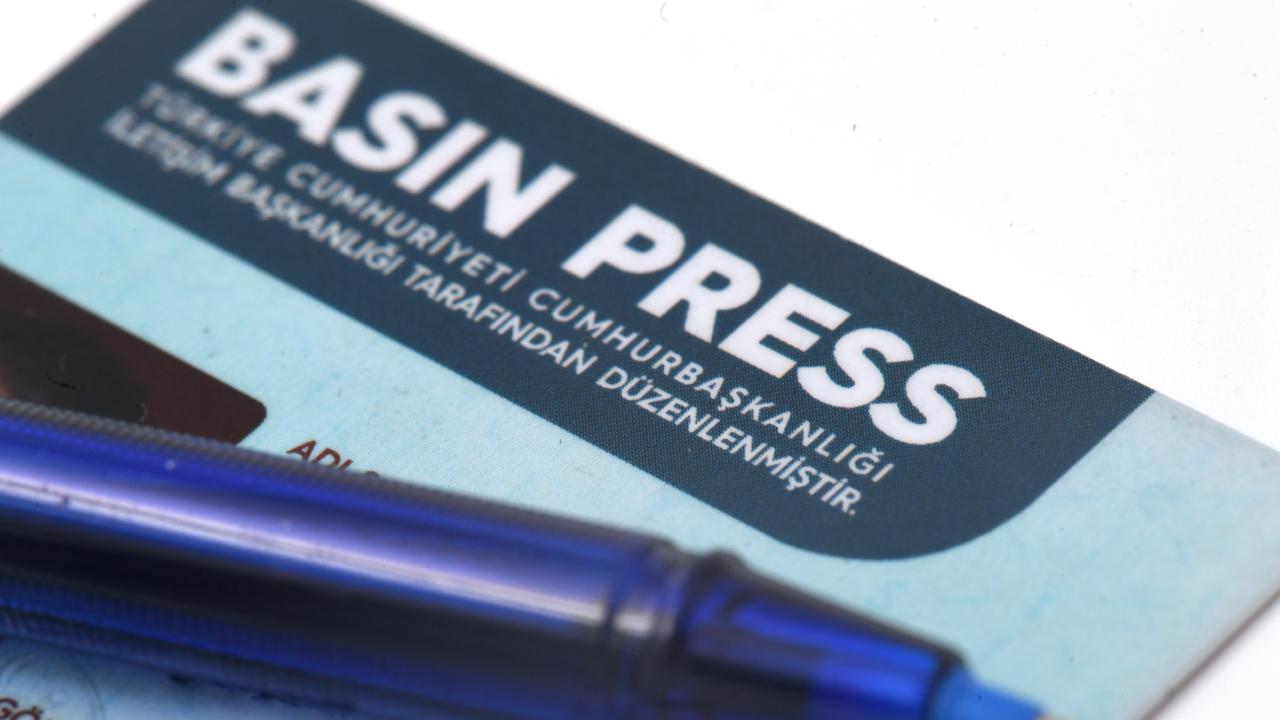 Basın kartını ibraz eden gazetecilerden ayrıca kimlik istenmeyecek