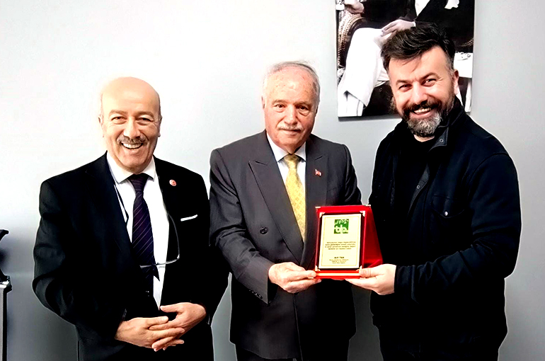 Başkan Tak’tan Lider Bursa’ya Gazeteciler Günü Ziyareti