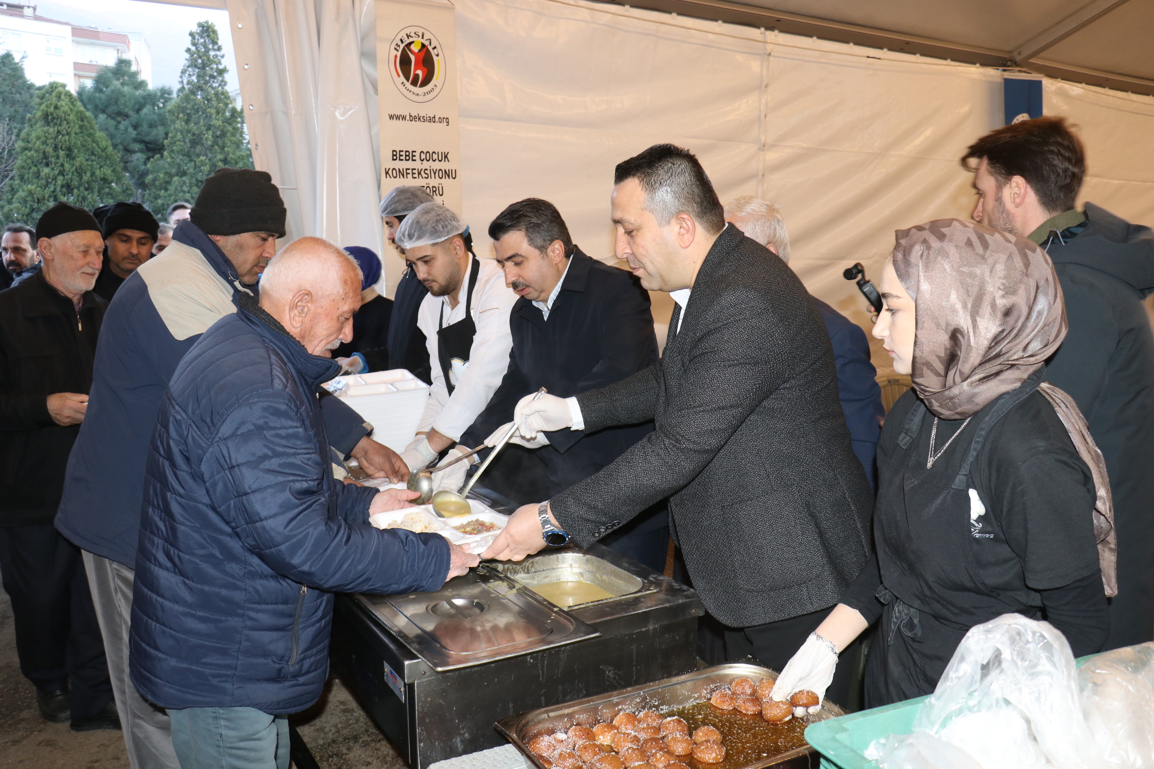 Başkan Yılmaz BEKSİAD’ın iftar çadırını ziyaret etti