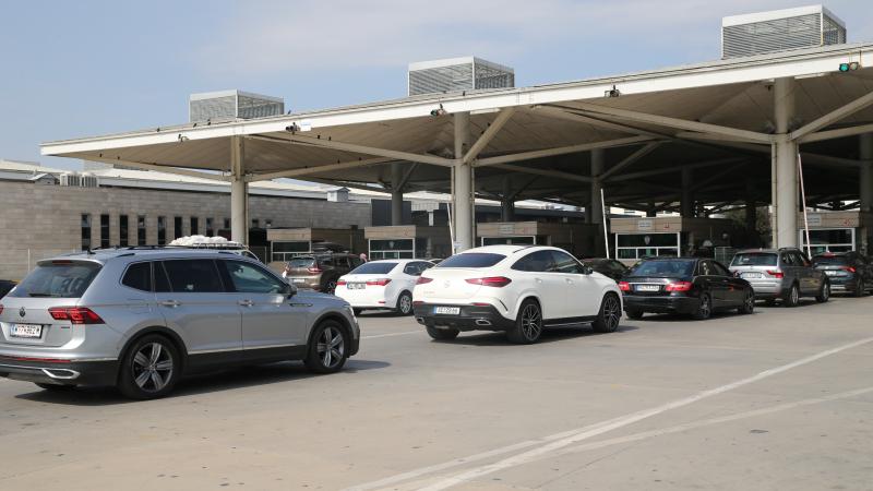 Bayram tatilinde gümrük kapılarından 323 bin yolcu giriş-çıkış yaptı