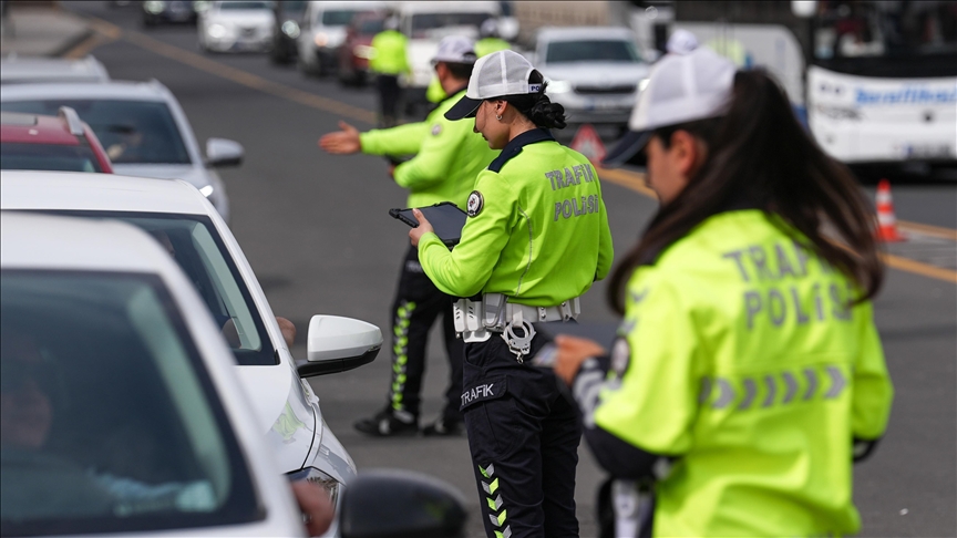 Bayram trafiğine sıkı denetim: 313 bin personel görevde