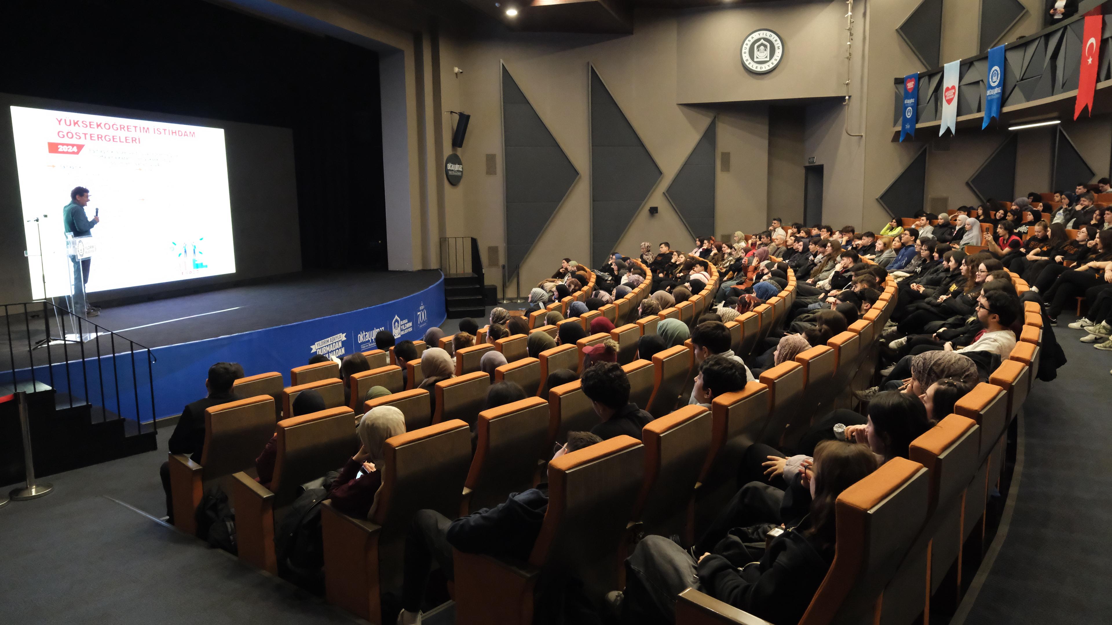 Bonus Hoca’dan Gençlere Sınav Taktikleri