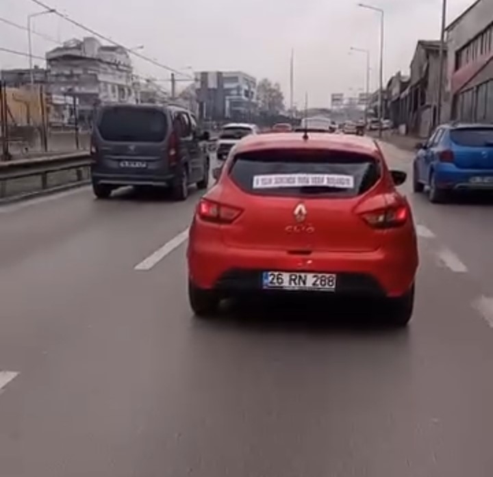 Boşanmayı düğün gibi kutladı: Bursa'da ilginç otomobil süslemesi güldürdü