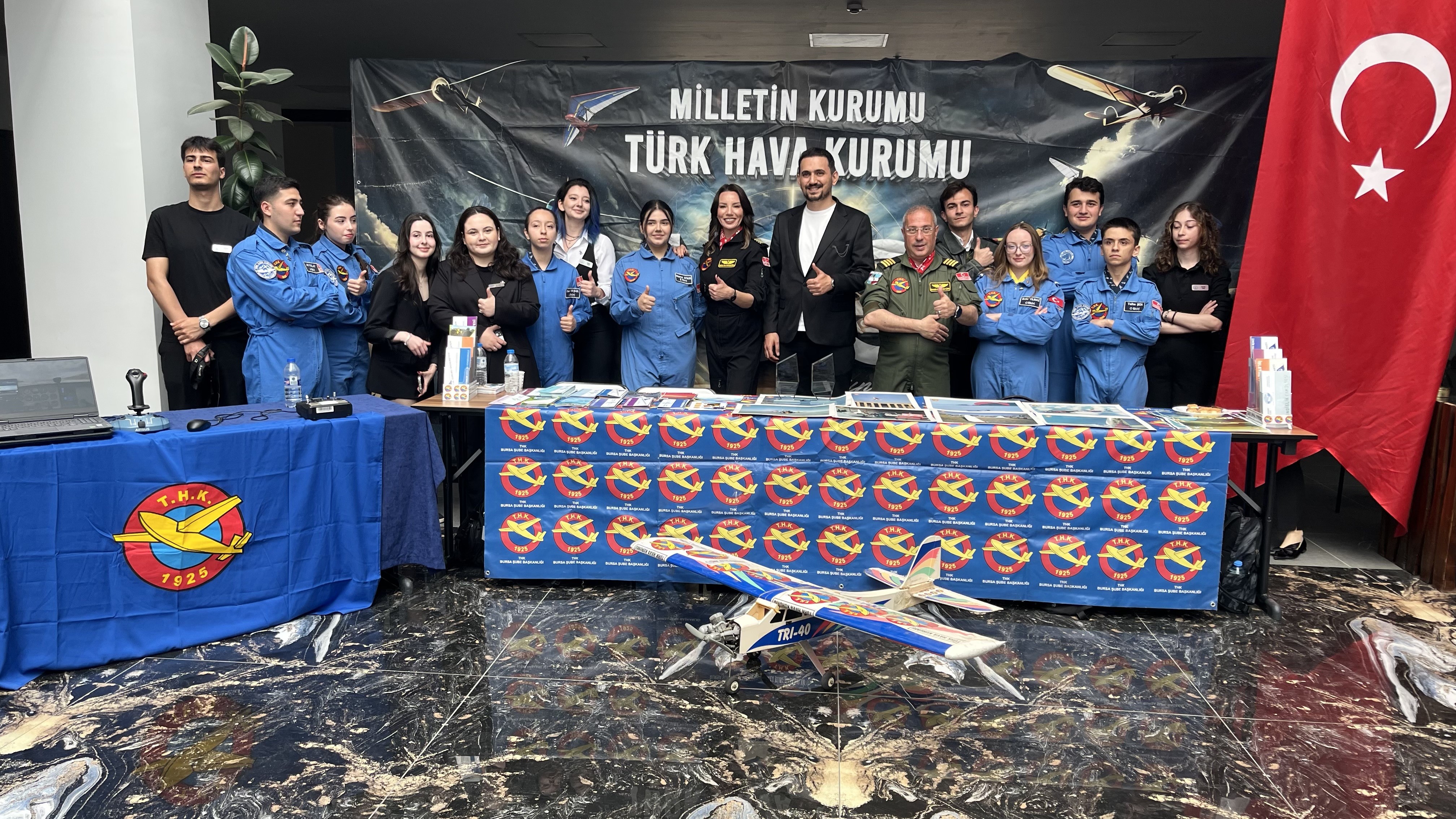 BTÜ'de F16 heyecanı... Gençler kokpite geçti
