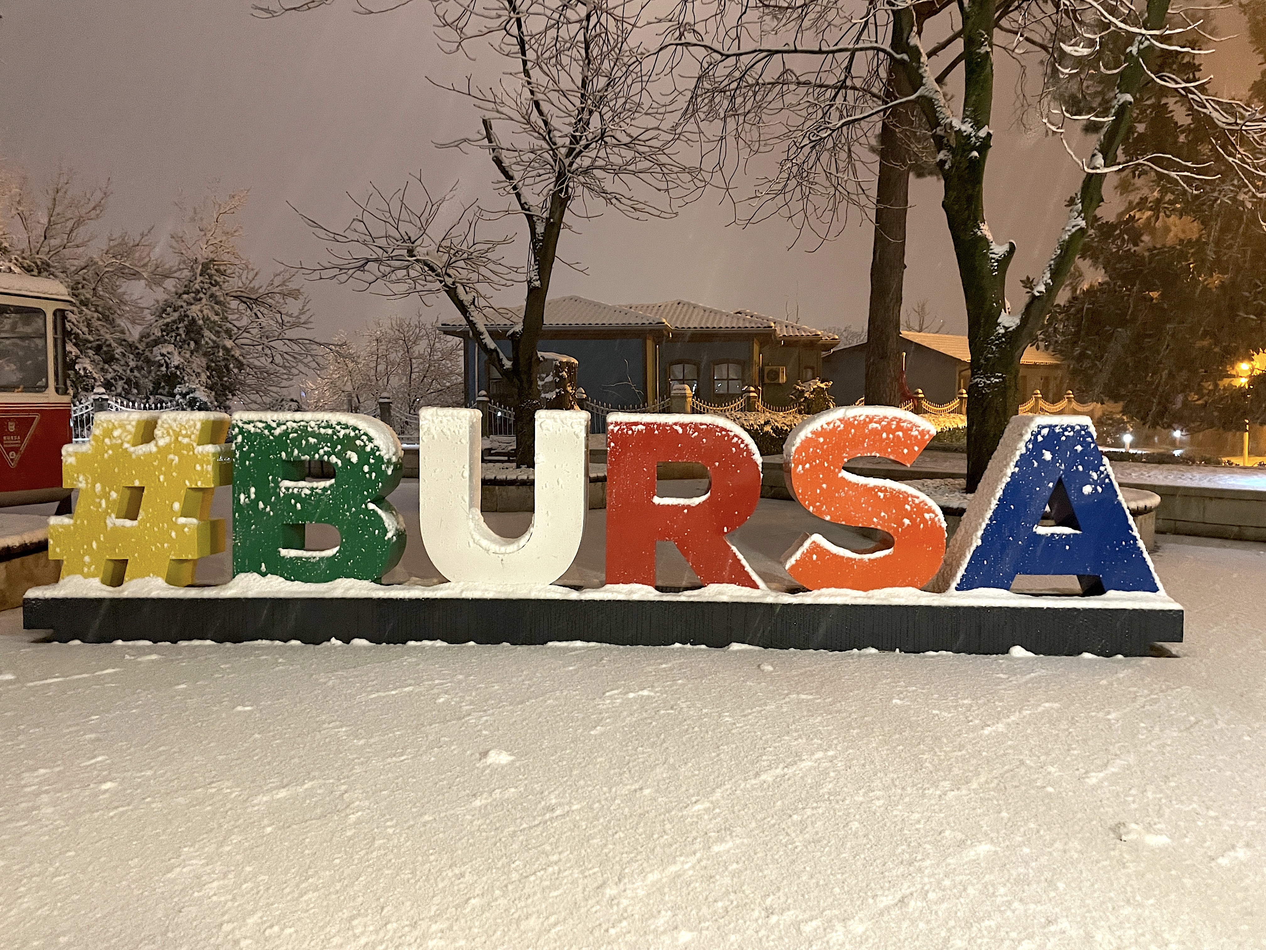 Bursa güne karla uyandı!