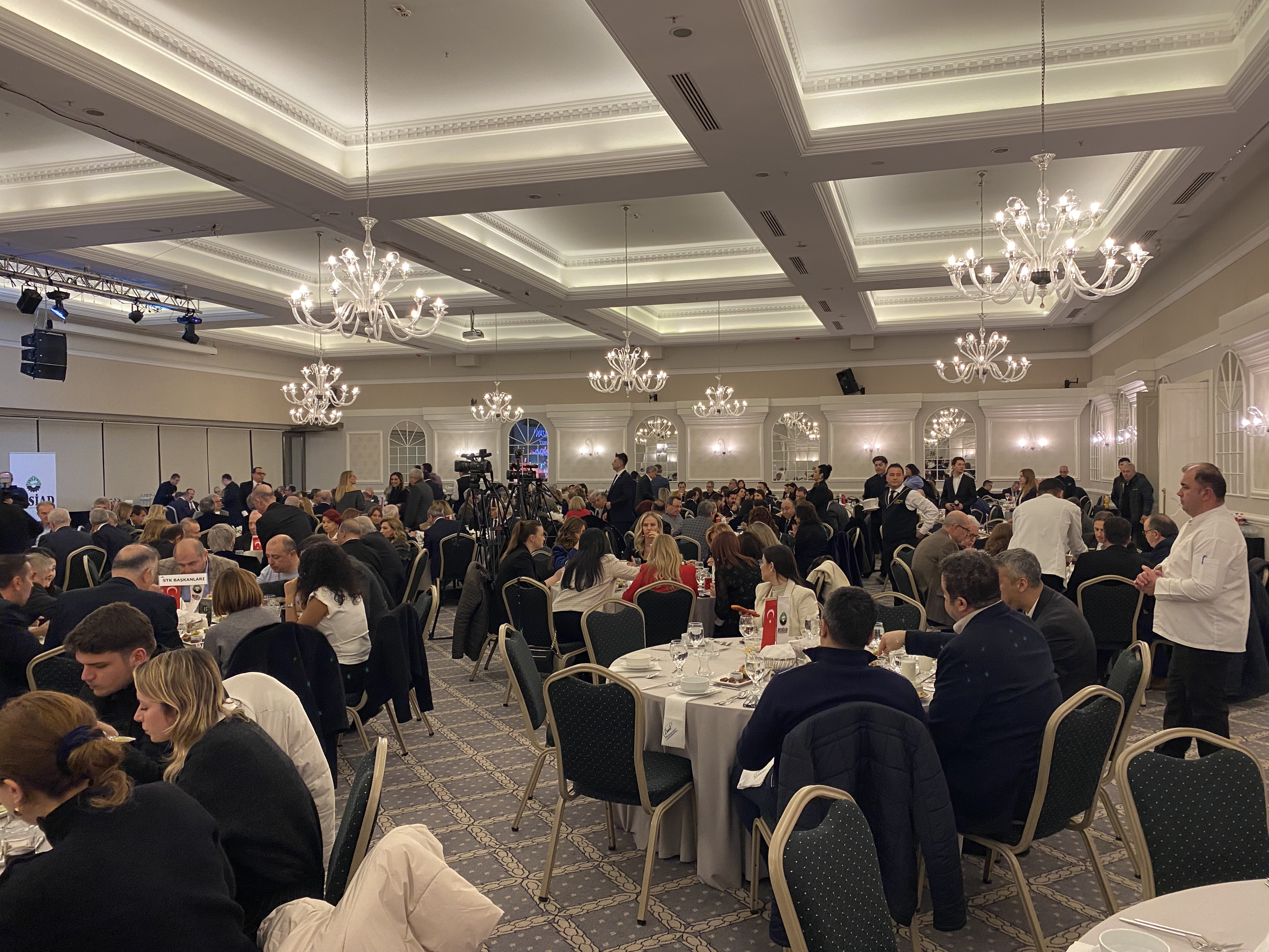 Bursa iş dünyası BUSİAD'ın geleneksel iftarında bir araya geldi