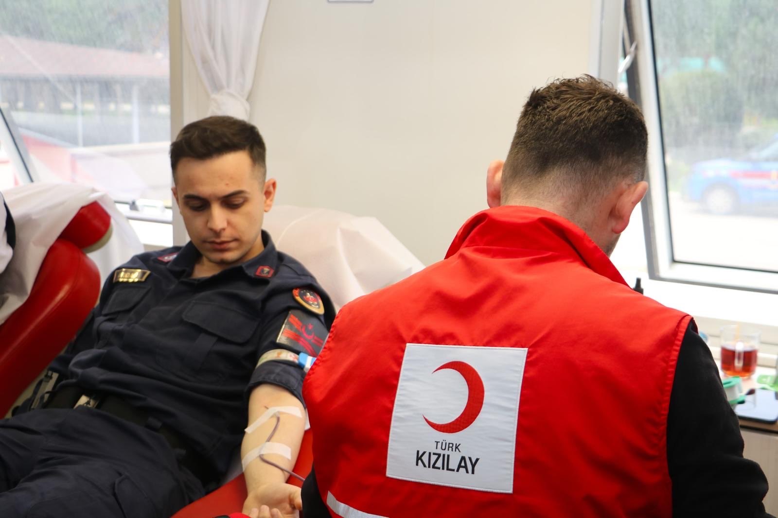 Bursa Jandarması'ndan Kızılay'a anlamlı katkı