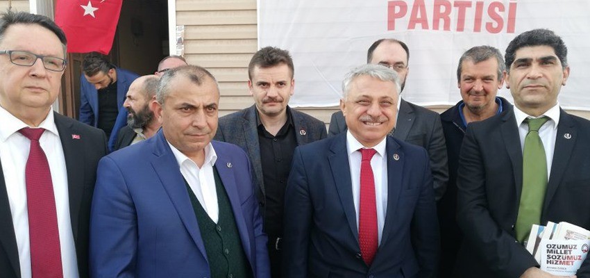Bursa siyasetinin tanınan ismi eczacı Ayhan Özbek hayatını kaybetti