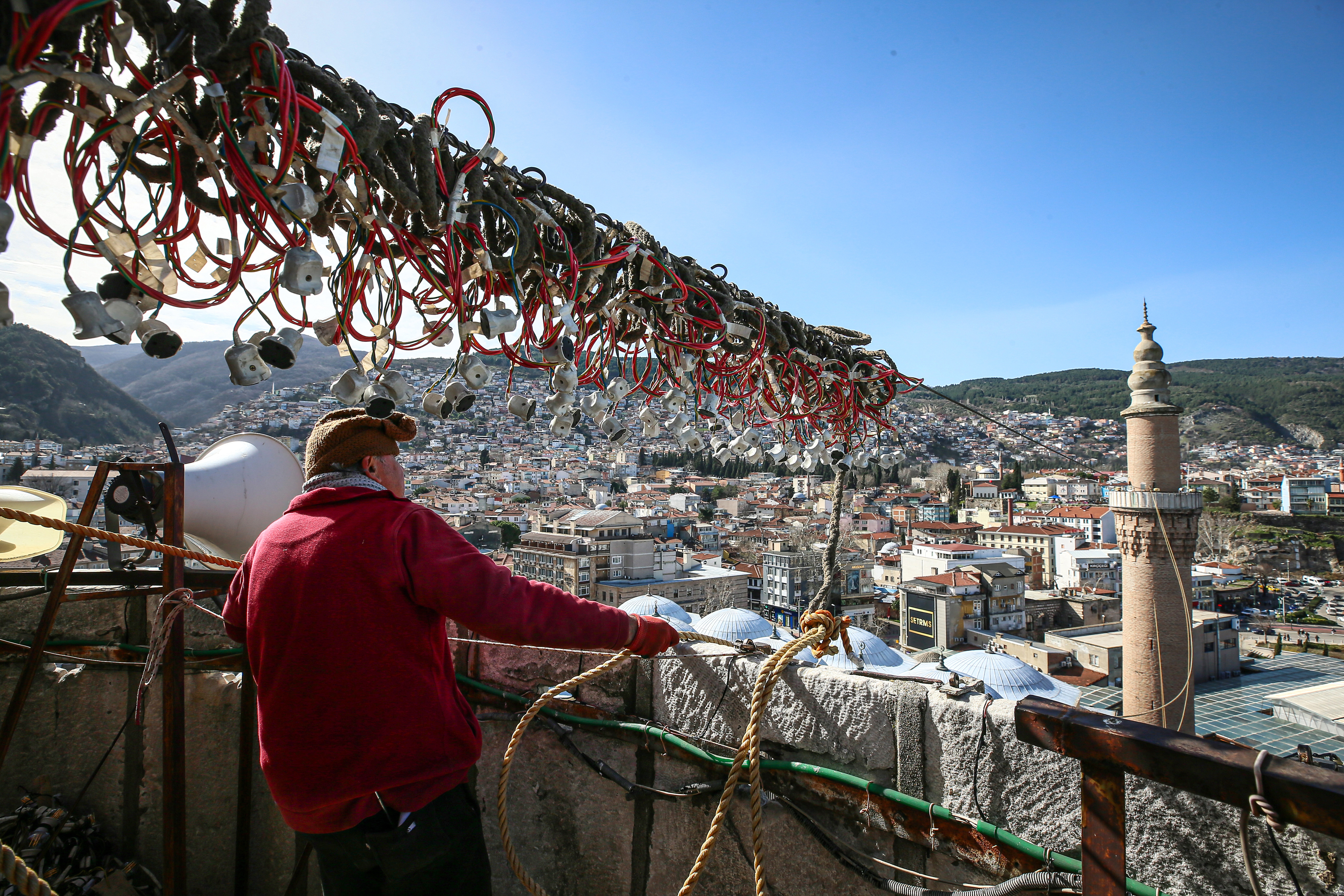Bursa Ulu Cami'ye Ramazan mahyası: 'Kul hakkından sakın'