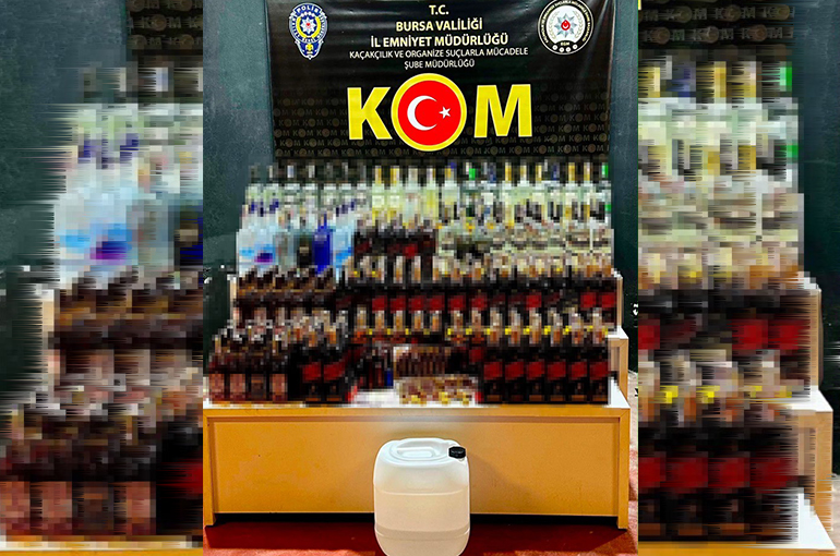Bursa'da 297 şişe sahte alkollü içki ele geçirildi