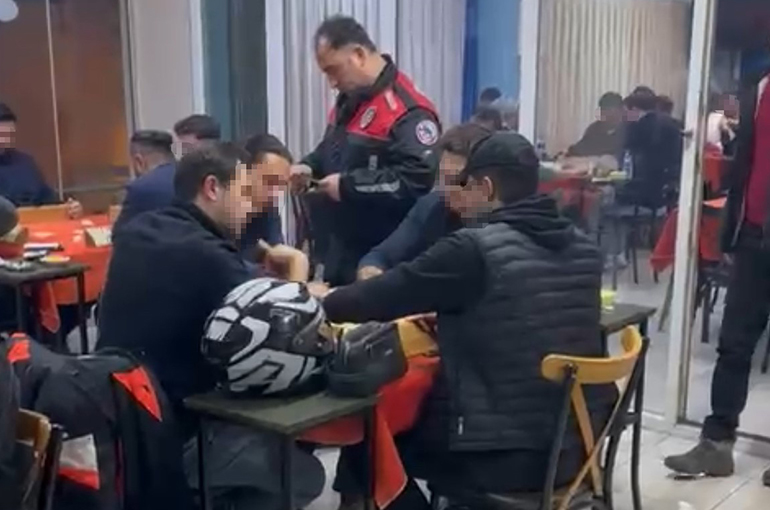 Bursa'da 300 polisle uygulama: Mekanlar denetlendi, kumar masaları çökertildi