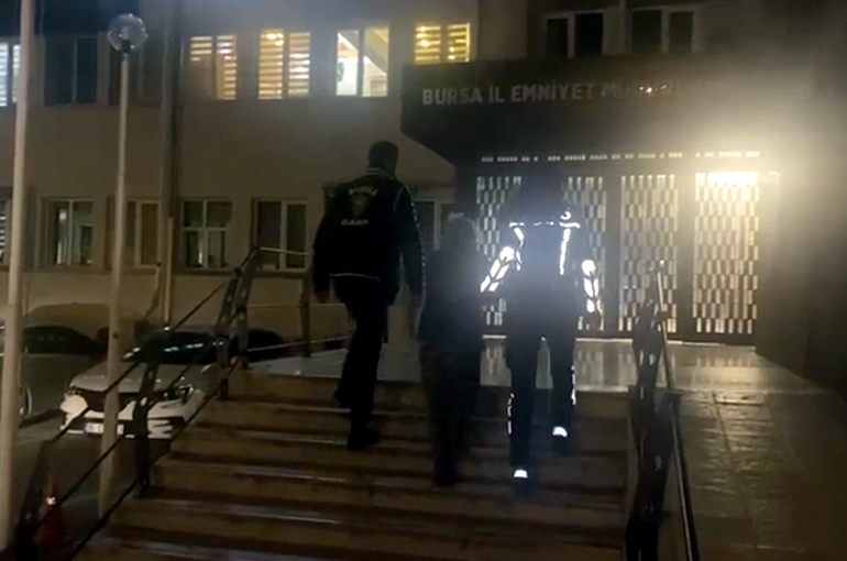 Bursa’da 7 yıldır aranan çocuk emniyetin özel ekibiyle bulundu