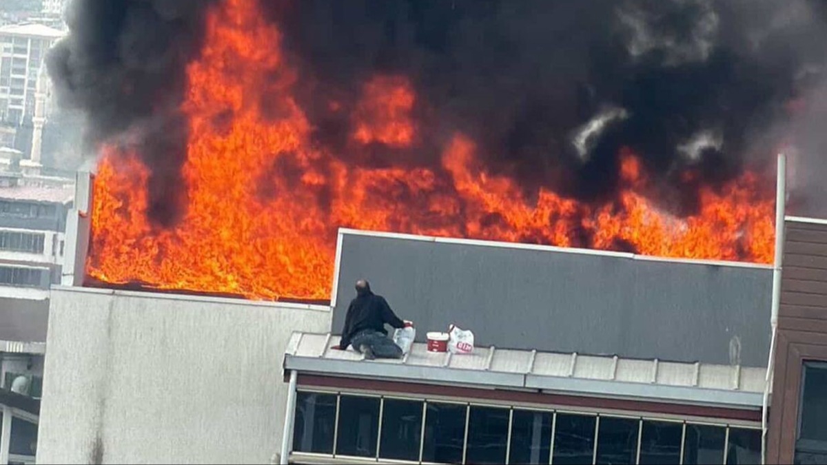 Bursa'da 8 katlı sitede can pazarı...Yangında mahsur kalanlar böyle kurtarıldı!