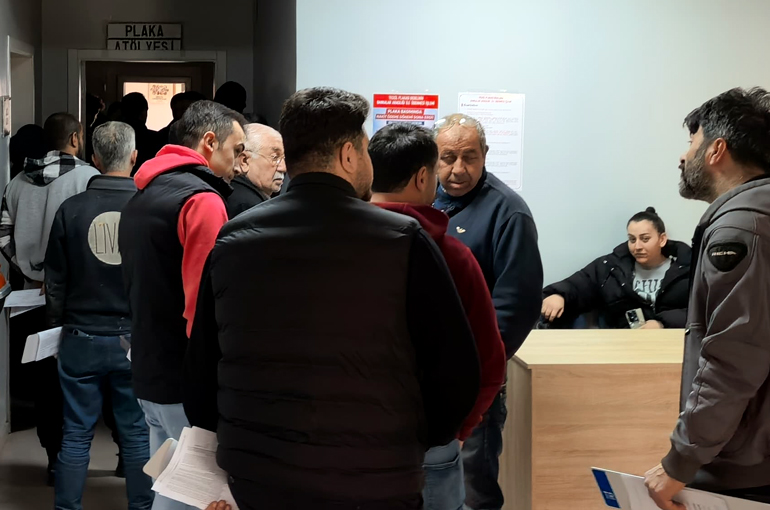 Bursa'da APP plaka denetimi sonrası kuyruk oluştu