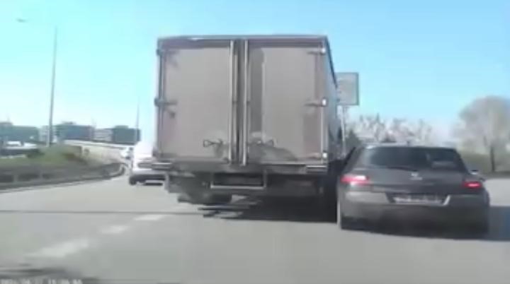 Bursa'da aynı noktada kaza üstüne kaza!